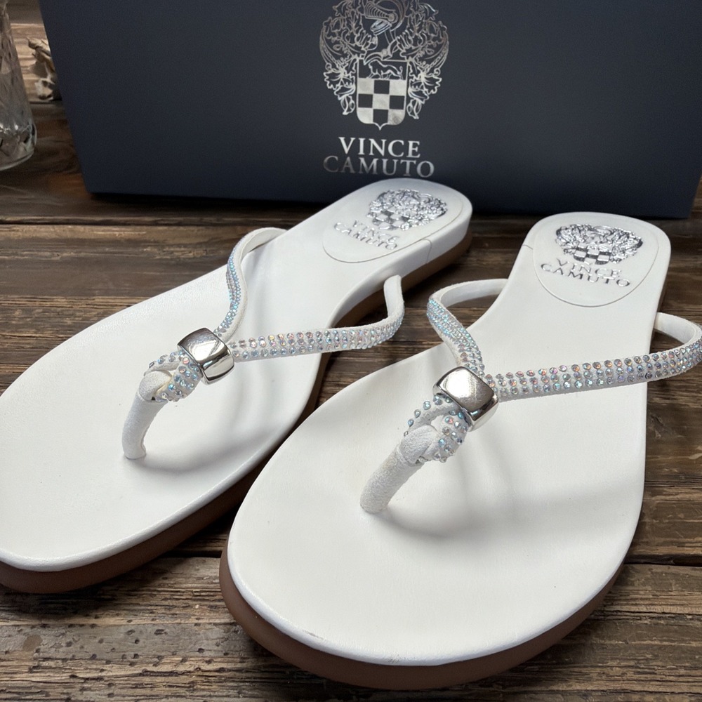 VINCE CAMUTO Women White Rhinestone Crystal Embellished Flip Flop Sandal 6